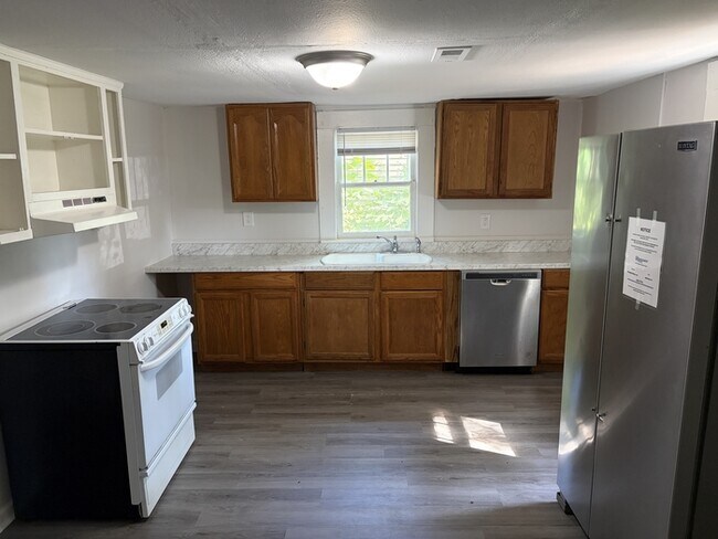 Building Photo - 2 Bed / 1 Bath Rental House in Huntsville, AL 35811