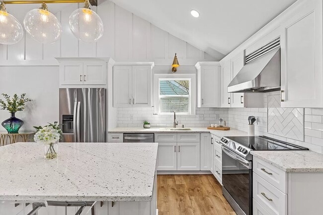 Building Photo - 5512 Vaught Dr