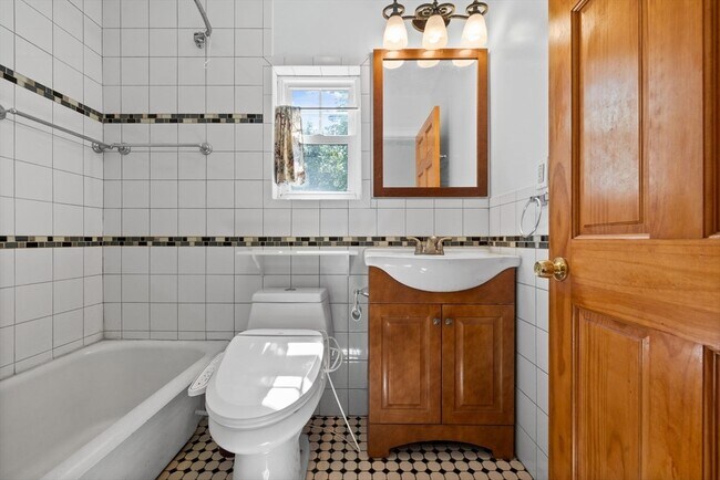 Building Photo - 42 Alden Pl