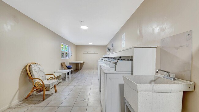 Building Photo - 4750 NW 22nd Ct