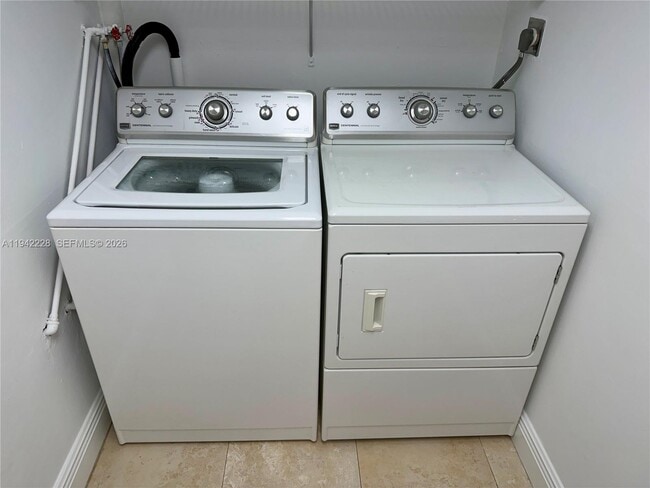 Building Photo - 814 Capri St