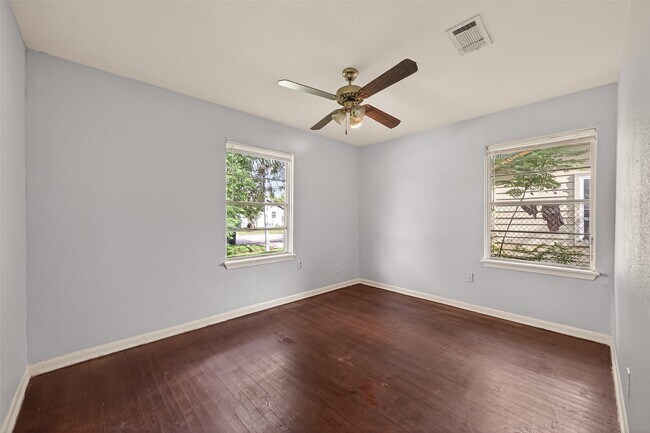 Building Photo - 10506 Buffum St