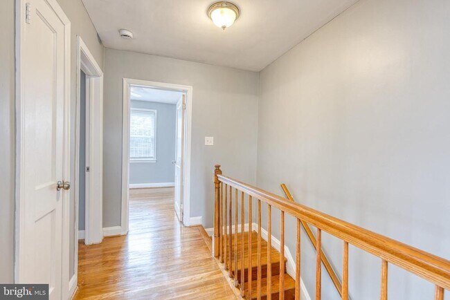 Building Photo - 1517 Dellsway Rd