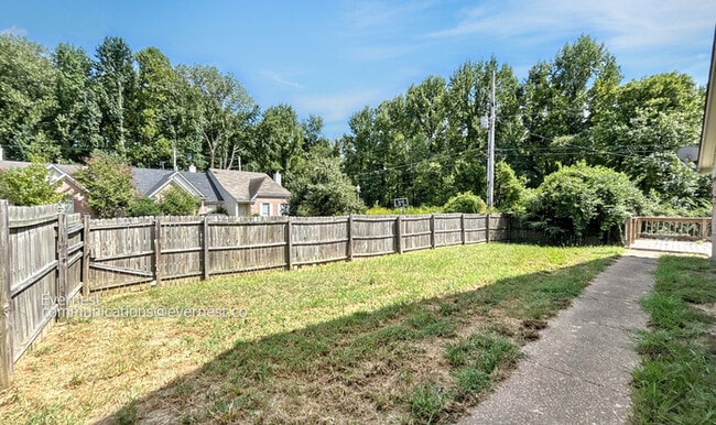Building Photo - 9299 Grove Manor Dr