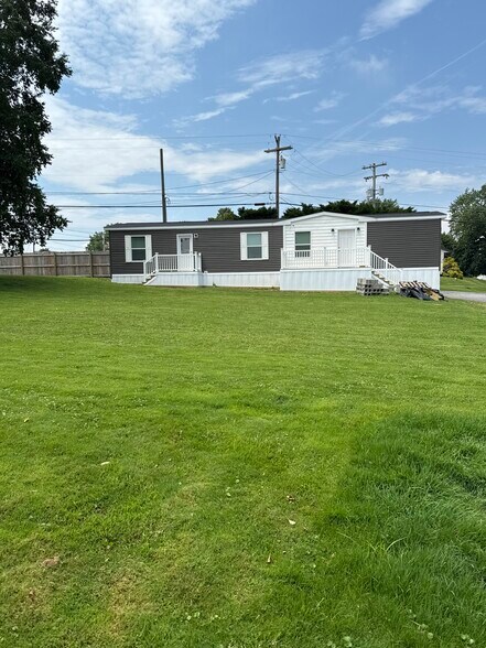 Primary Photo - 102 North Road