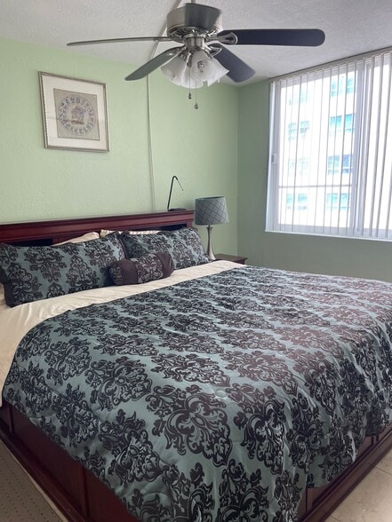 Master Room - 5005 Collins Ave