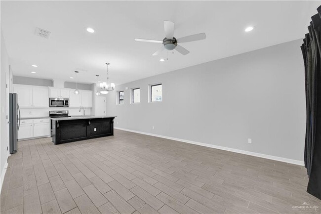 Building Photo - 22 South Dr