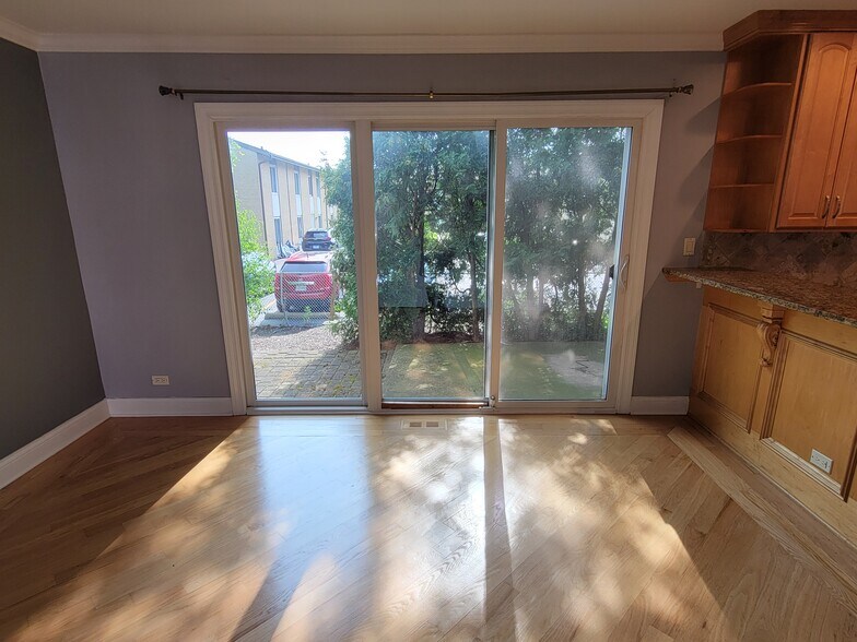 Building Photo - 2116 Rugen Rd