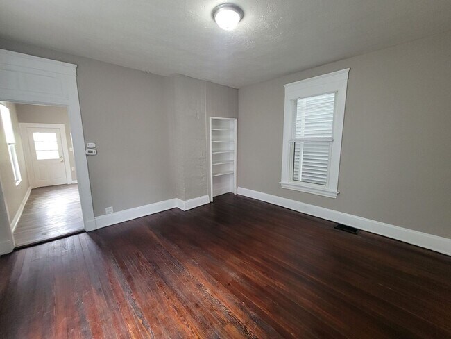 Building Photo - 1811 Lincoln Ave