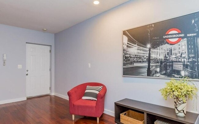 Building Photo - Charming Studio Condo in Shaw!