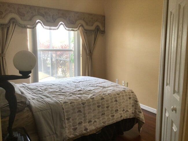 Building Photo - 410 Bloomfield Dr