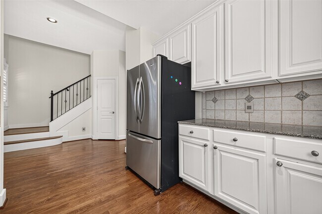 Building Photo - 6308 Schuler St