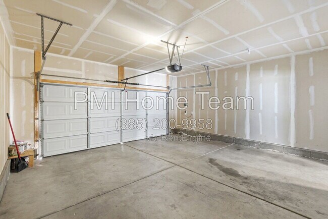 Building Photo - 1812 W Parkview Dr