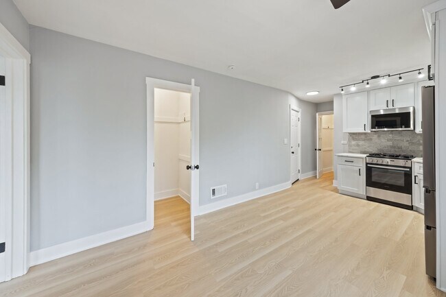 Building Photo - 1434 Circle Ave