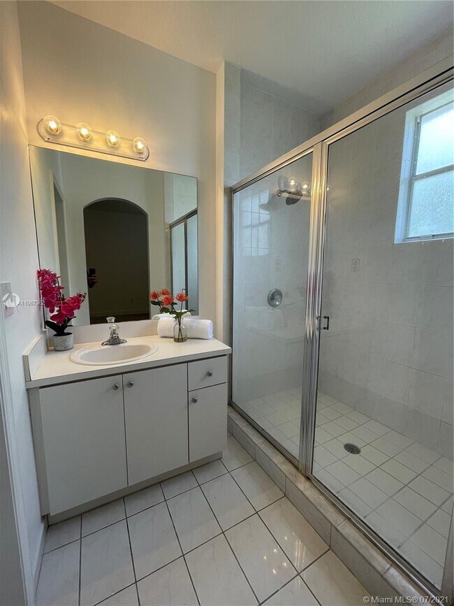 Building Photo - 4961 Leeward Ln