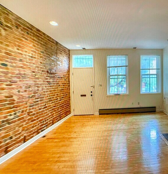 Building Photo - 1602 E St SE