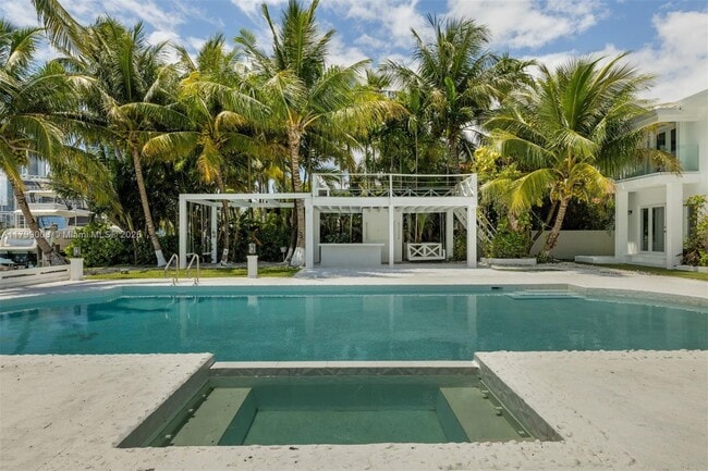 Building Photo - 610 Sabal Palm Rd