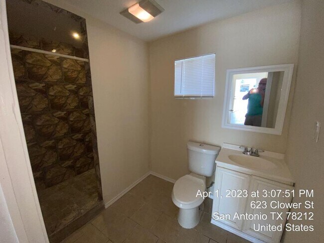 Building Photo - Stylish and Spacious 4-Bedroom Home PLUS C...