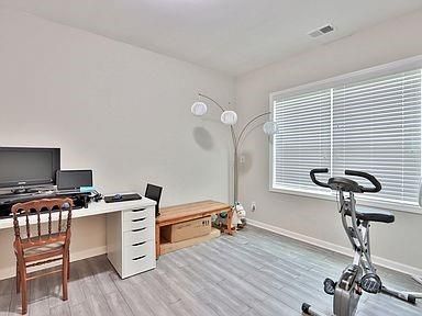 Building Photo - 636 Sunset Park Dr