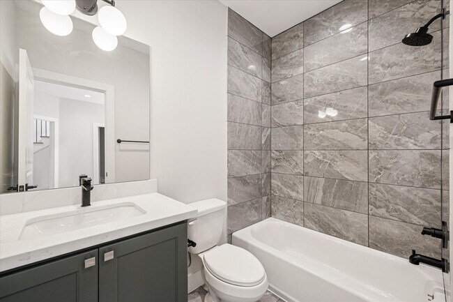 Building Photo - 520 Janisch Rd