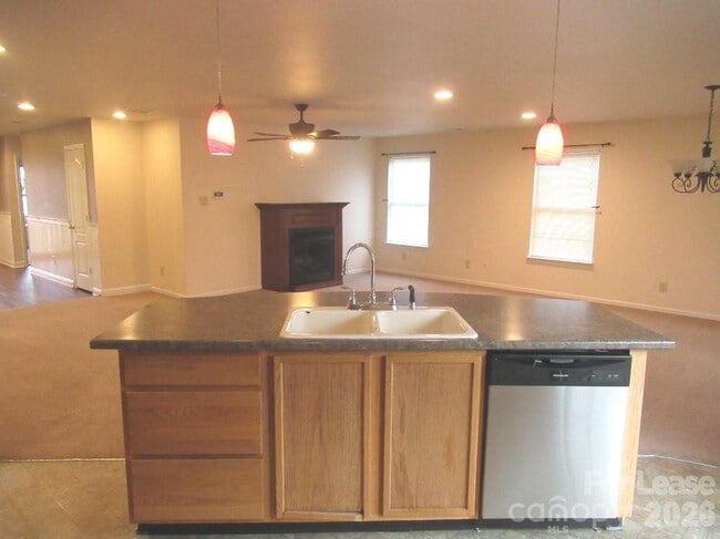 Building Photo - 122 Anastasia Ln