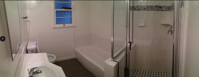 Full Bath - 11666 Magnolia Blvd