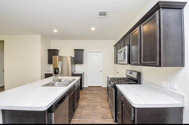 Building Photo - 21170 Alder Oaks Dr