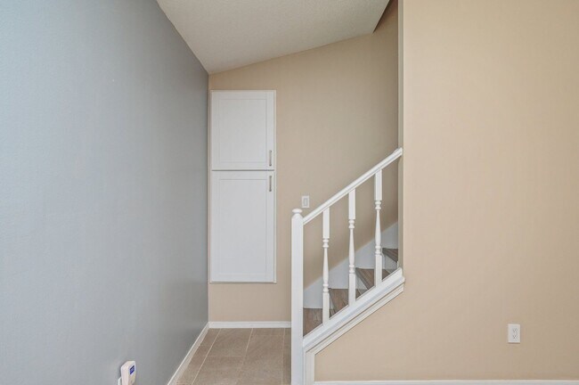 Building Photo - Completely Renovated Home in Niceville!