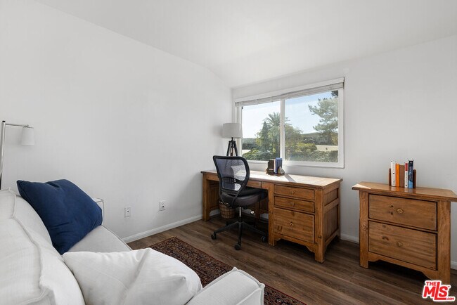 Building Photo - 6200 Tapia Dr