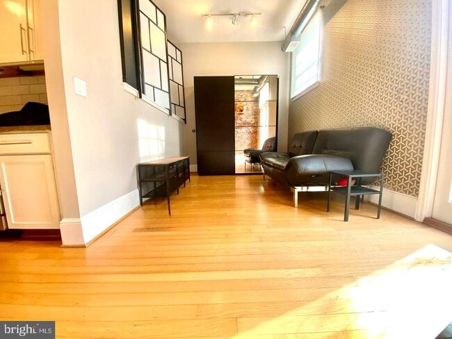 Building Photo - 2035 2nd St NW