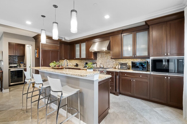 Building Photo - 301 Tarpon Dr