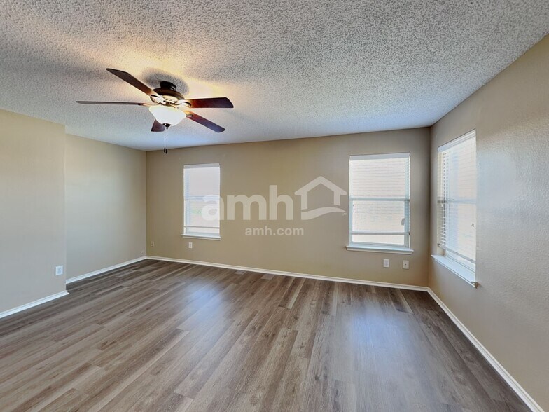 Building Photo - 321 Quail Run Rd