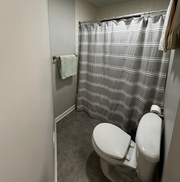 Bath - 2328 N Southport Ave