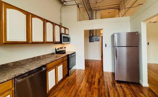 Building Photo - 595 Mineral Spring Ave