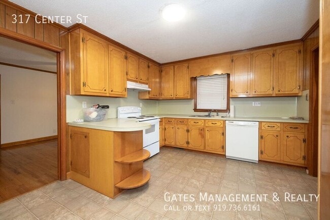 Building Photo - 317 Center St