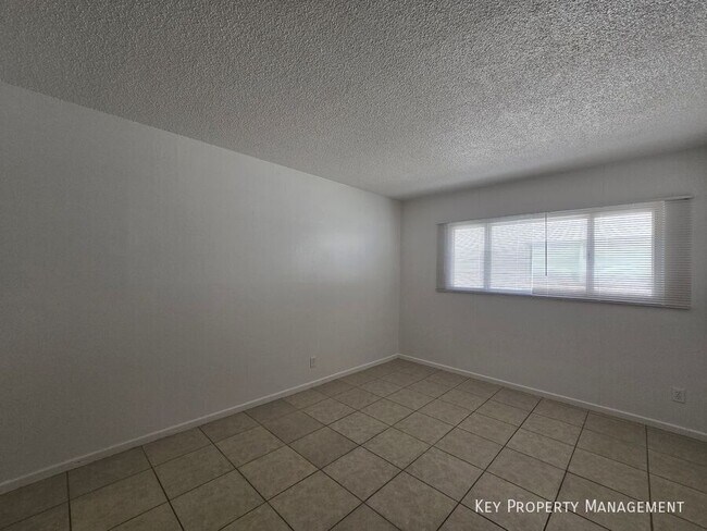 Building Photo - 1904 Rexford Dr