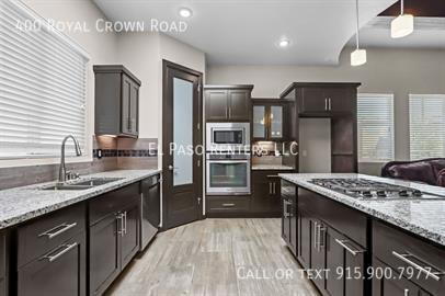Building Photo - 400 Royal Crown Rd