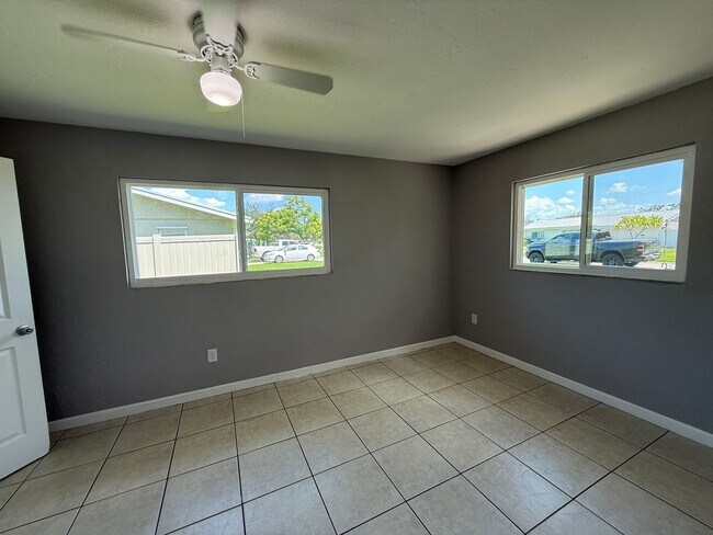 Building Photo - 3 Bedroom 2 Bath Single Family Home