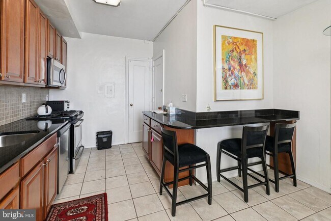 Building Photo - 2031 Locust St