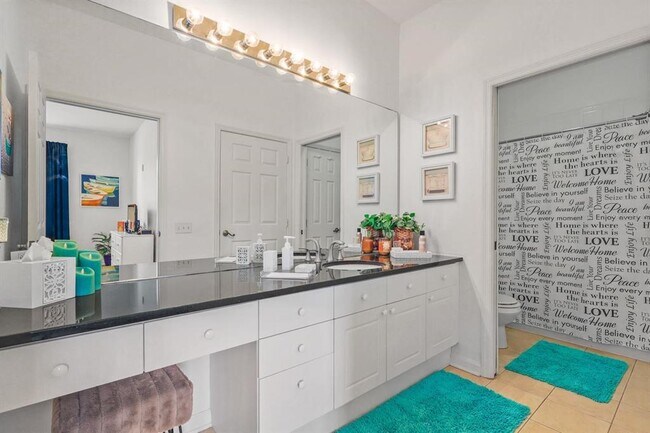 Building Photo - 2310 Silver Palm Dr