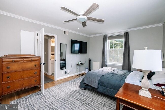 Building Photo - 26 S Old Glebe Rd