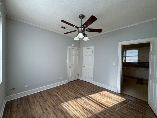 Building Photo - Cute Corner lot... Walks in downtown Bossier City