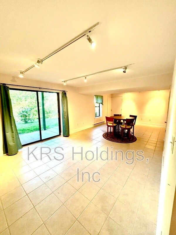 Building Photo - 542 Whitcover Cir