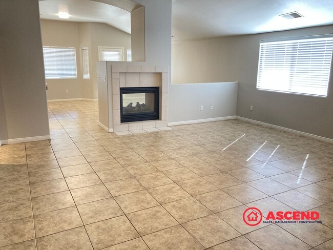 Building Photo - Beautiful 4 bedroom home!