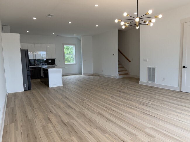 Building Photo - 105 Hart Ln