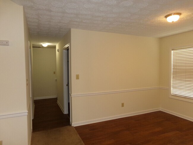 Building Photo - Just minutes from Cherry Point MCAS