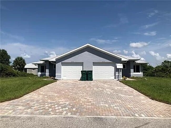 Building Photo - Duplex Unit For Rent In Port Charlotte