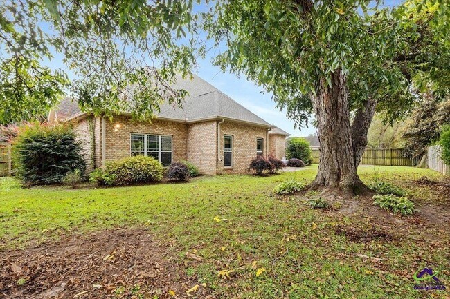 Building Photo - 300 Cheshire Dr