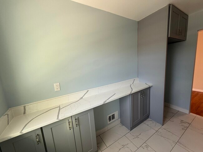 Building Photo - 42 Briarwood Rd