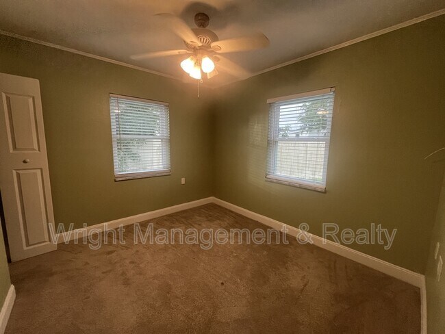 Building Photo - 8330 Waverly Rd N